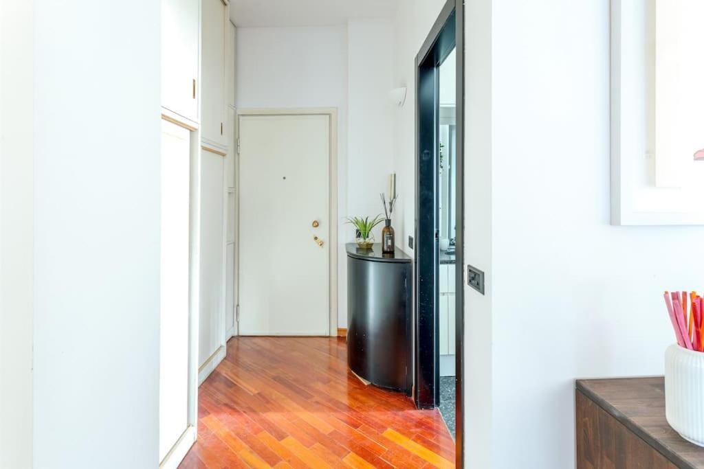Duomo 10 Min Luxury • Terrazzo • Wi-Fi • Netflix Apartment Милано Екстериор снимка