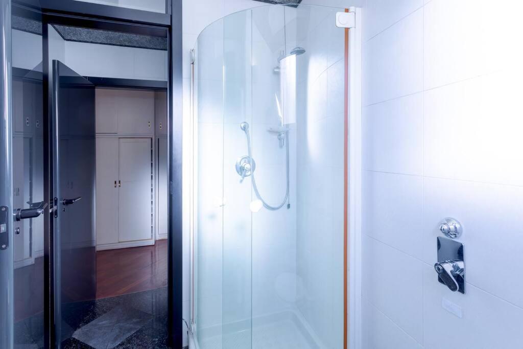 Duomo 10 Min Luxury • Terrazzo • Wi-Fi • Netflix Apartment Милано Екстериор снимка